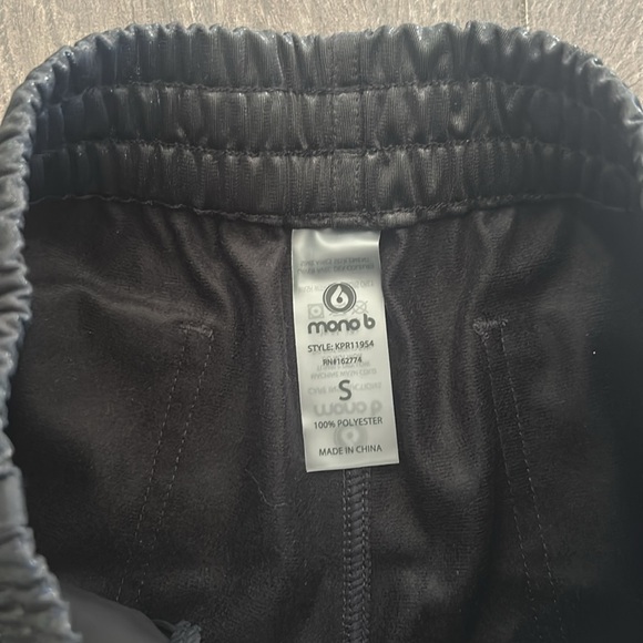 Mono b Shorts - Picture 3 of 7